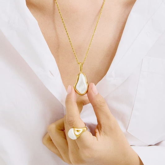 Gold Irregular Pearl Pendant Necklace